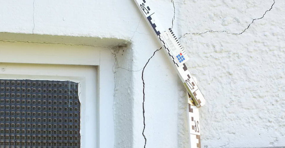 Mfhäuser gerrissener Außenputz
